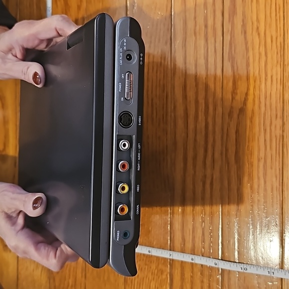 Portable DVD player - Picture 3 of 10